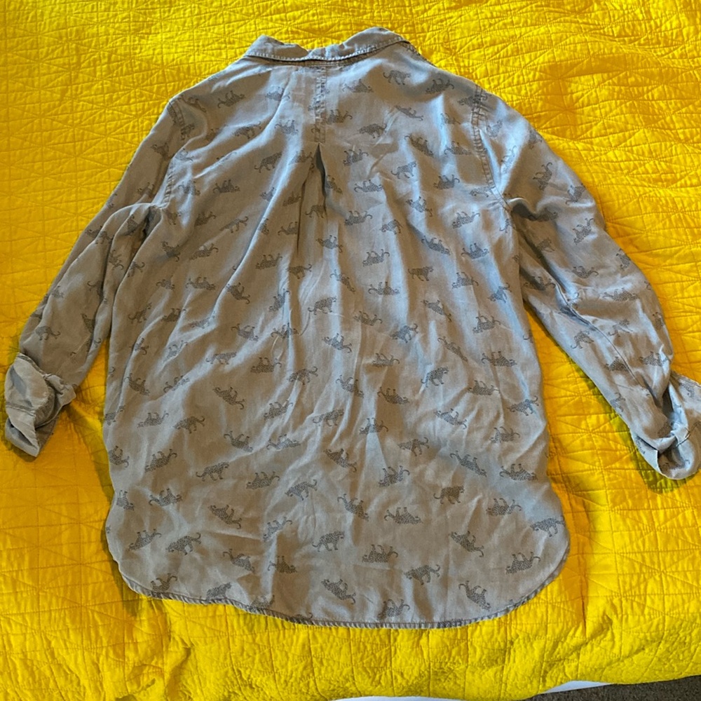 Gray jaguar shirt